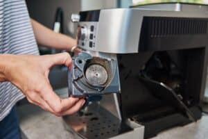 Decalcifiere espressor: Ghid complet pentru o cafea perfectă